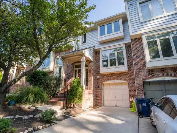 208 Mill Cross Ln, Occoquan, VA 22125
