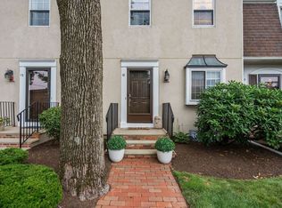 10 Denmark Ln UNIT 10, Needham, MA 02492