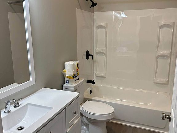 4th image of 105 W State St #1