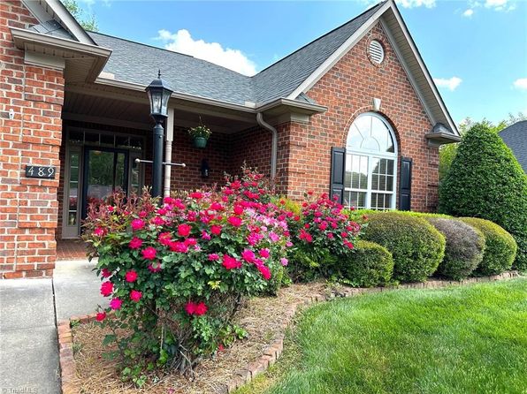 489 Meadows Edge Ct, Clemmons, NC 27012