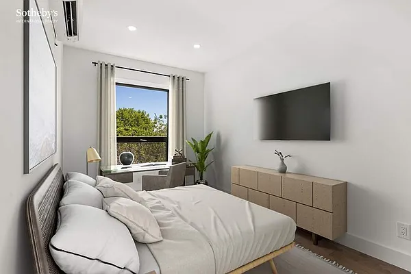 Rented by Sotheby's International Realty | media 11