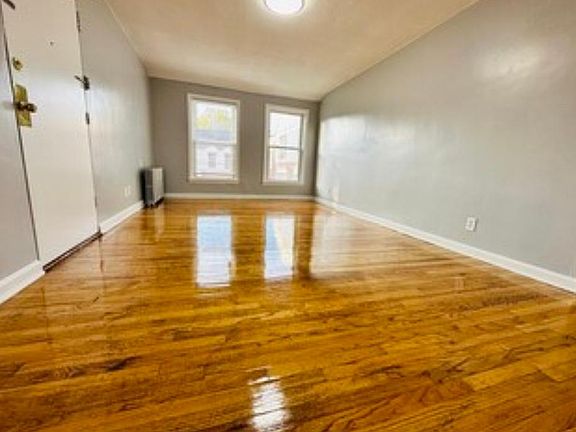 3rd image of 194 Park Ave #B
