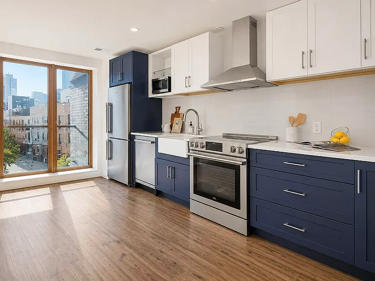 540 Graham Ave #305 — Photo 4