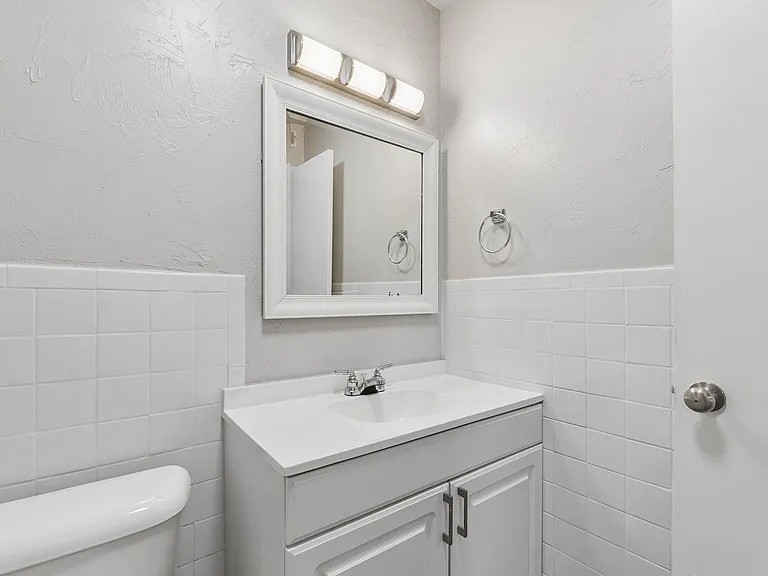Terraces at Nichols Hills Renovated Two-Bedrooms — Photo 26