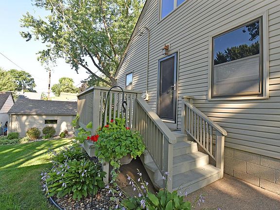3rd image of 828 2nd Ave S