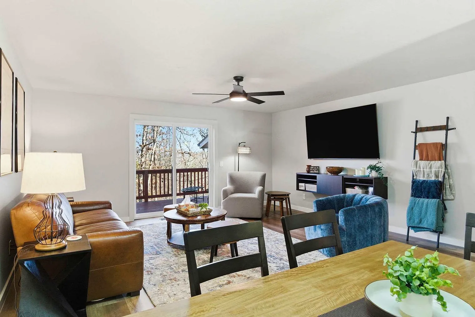 3 bed, 2.0 bath, $3,361 — Photo 3