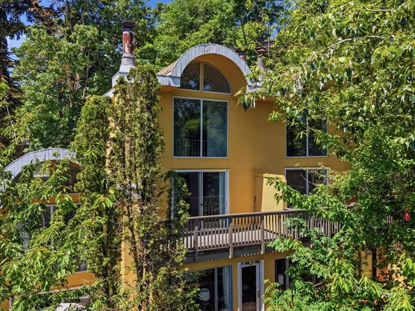 839 SW Broadway Dr APT 74, Portland, OR 97201