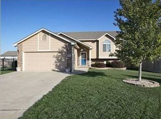 2526 E Cambridge Ct, Wichita, KS 67219
