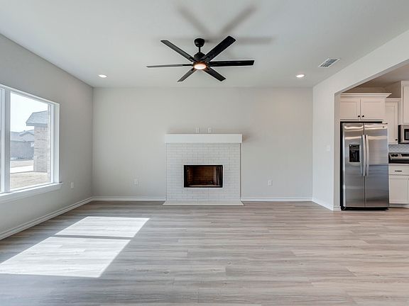 4th image of 710 Live Oak Dr