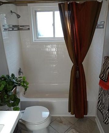 3rd image of 1014 Woodgate Dr