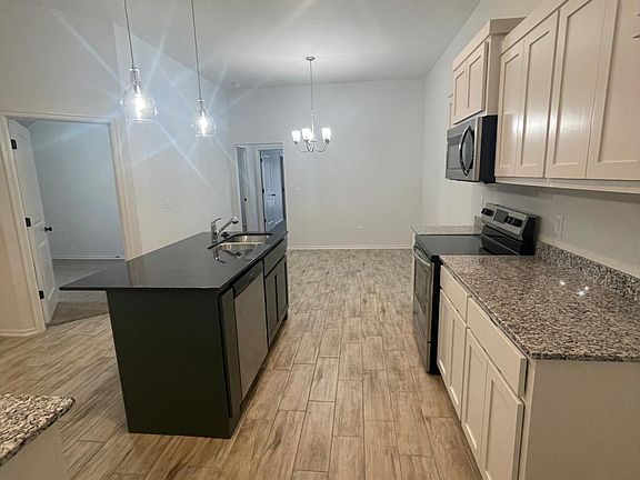 4th image of 938 Chase Ln