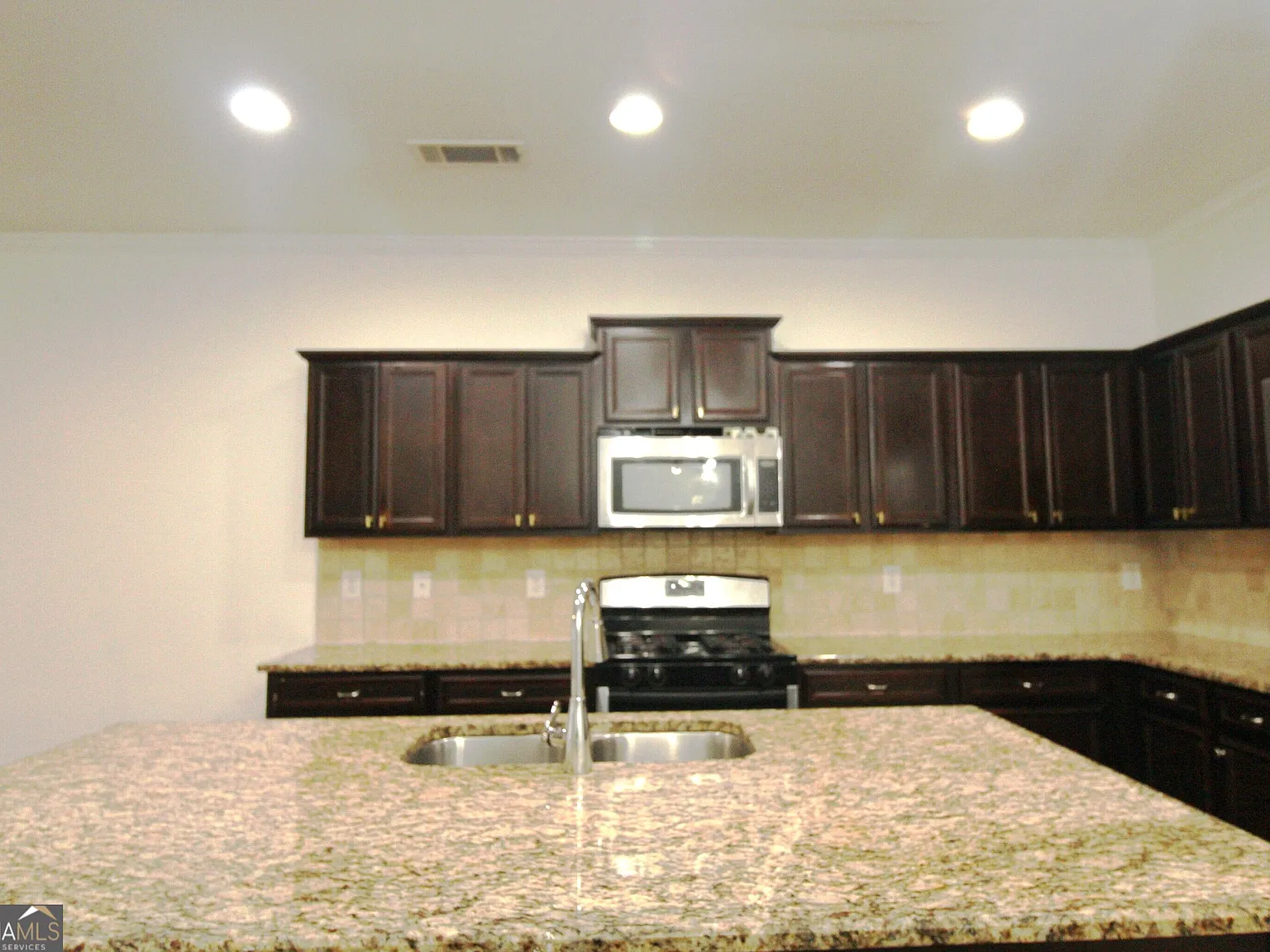 3 bed, 2.5 bath, 1776 sqft, $2,200 — Photo 3