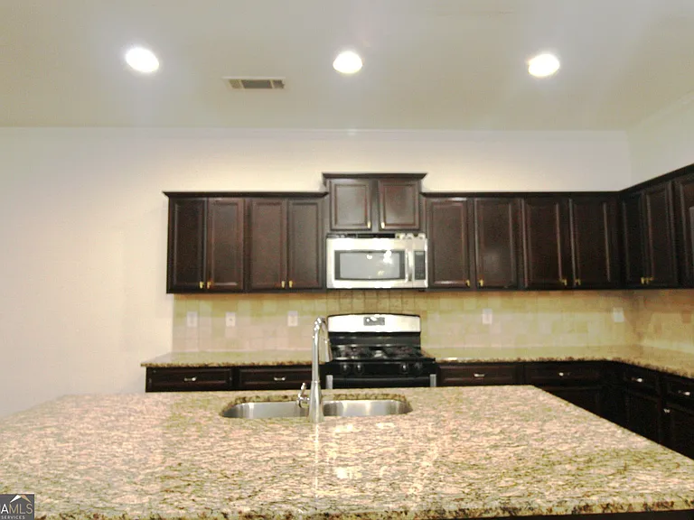 726 Garbrooke Dr — Photo 3