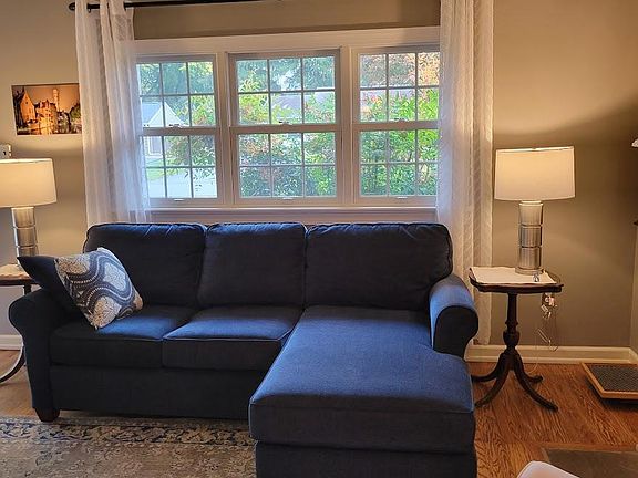 4th image of 208 Girard Ave