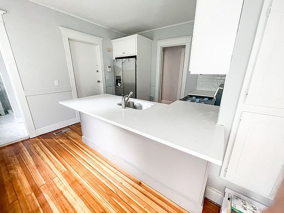 4th image of 610 Orange St #1