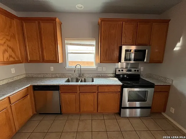 606 Campion Red — Photo 6