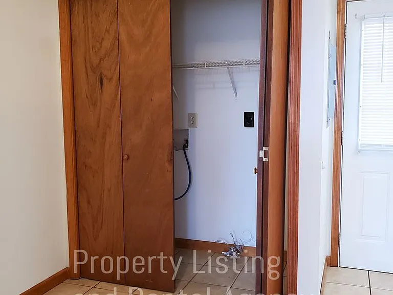 121 Hughes Rd — Photo 8