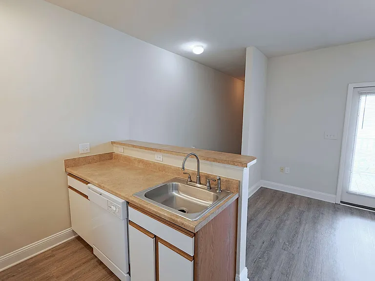 Ashbury Square Apartments — Photo 13