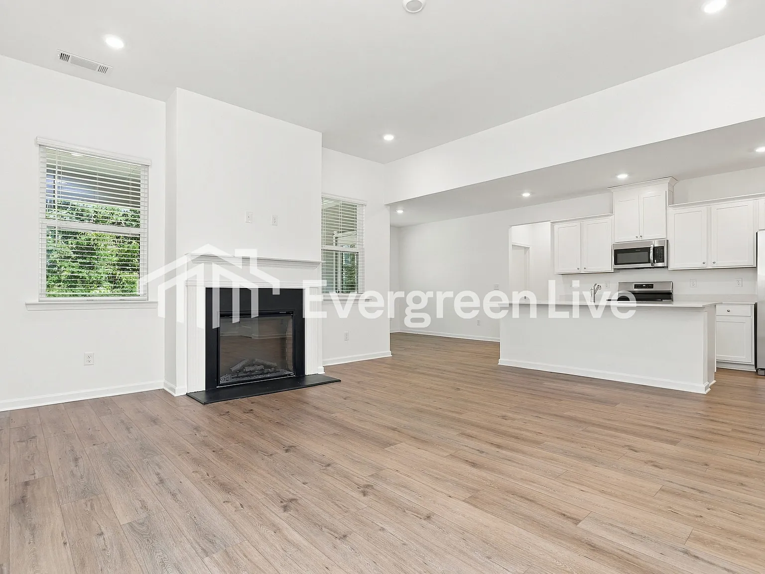 4 bed, 2.0 bath, 1683 sqft, $2,085 — Photo 3