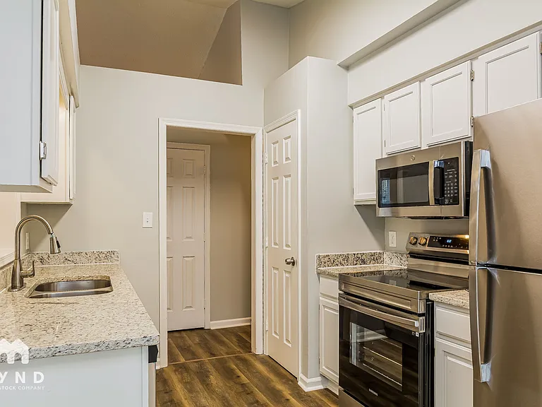 409 Crosspine Dr — Photo 3