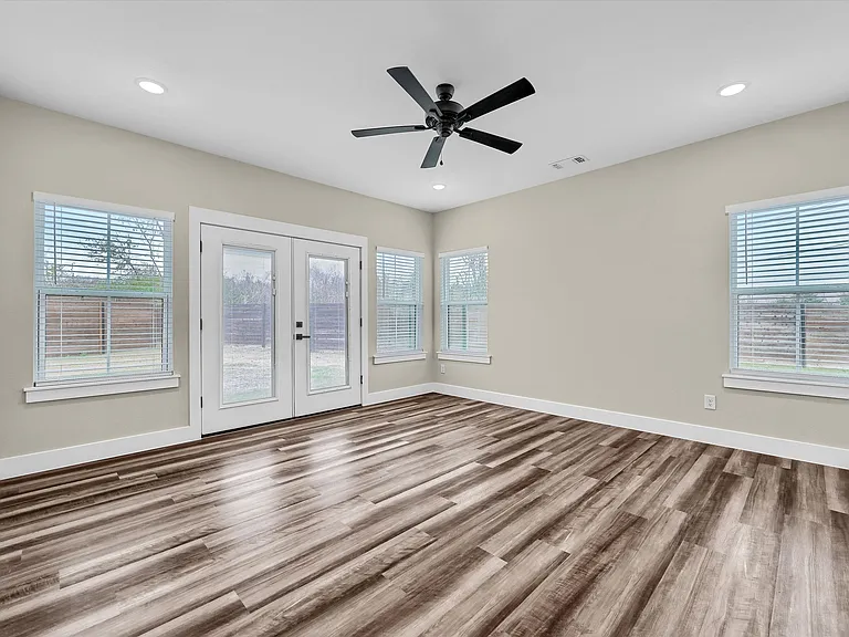 521 Saucer Dr — Photo 25