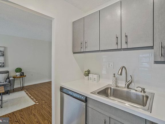 5th image of 8601 Sacramento Dr #8601