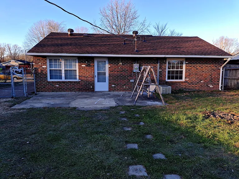 5439 Gerald Dr — Photo 3