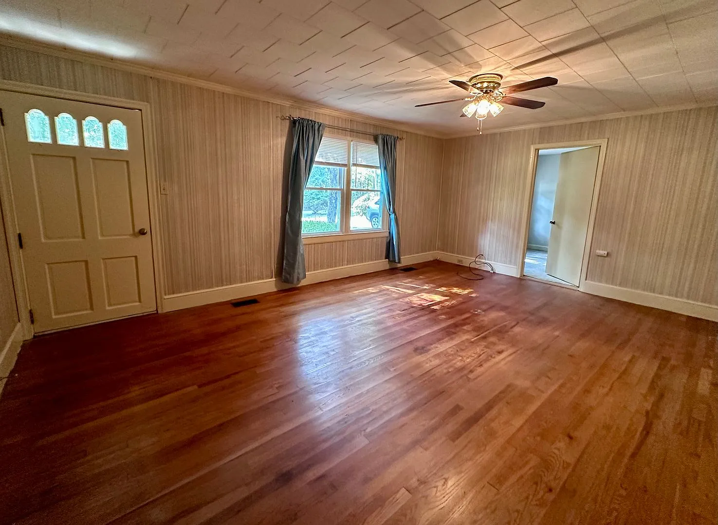 3 Bedroom House on One Acre of Land! — Photo 3