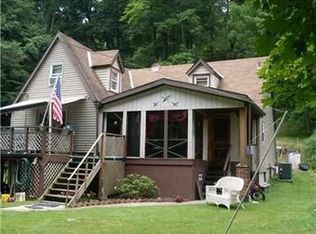 706 Thorn Hollow Rd, Coraopolis, PA 15108