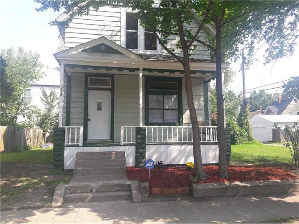 1st image of 534 Saint Albans St N