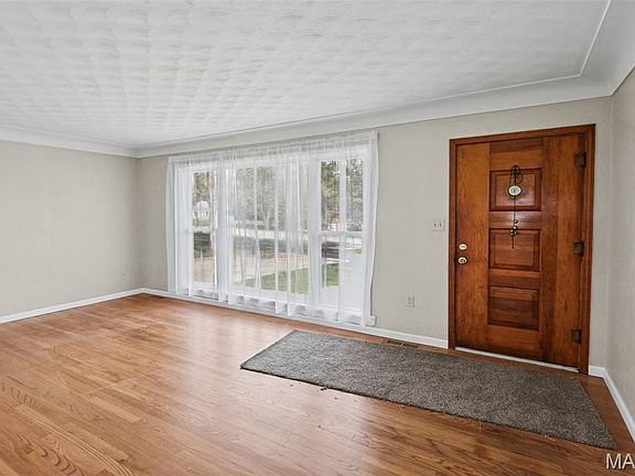 3rd image of 211 Edding Ln
