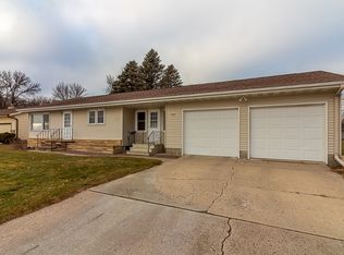 408 6th St, Nicollet, MN 56074