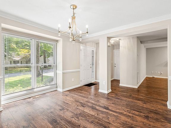 4th image of 4215 King Edward Ct