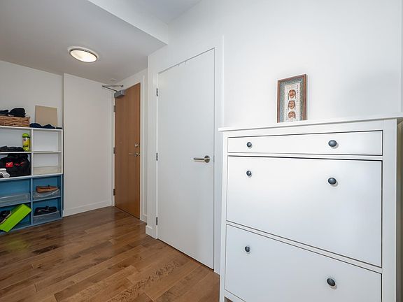 4th image of 4083 Cambie St #309