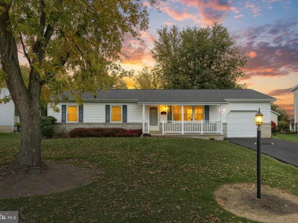 6 Meadow Ln, Hanover, PA 17331