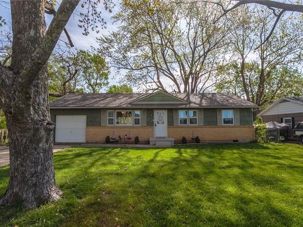 505 S Rogers Rd, Louisburg, KS 66053