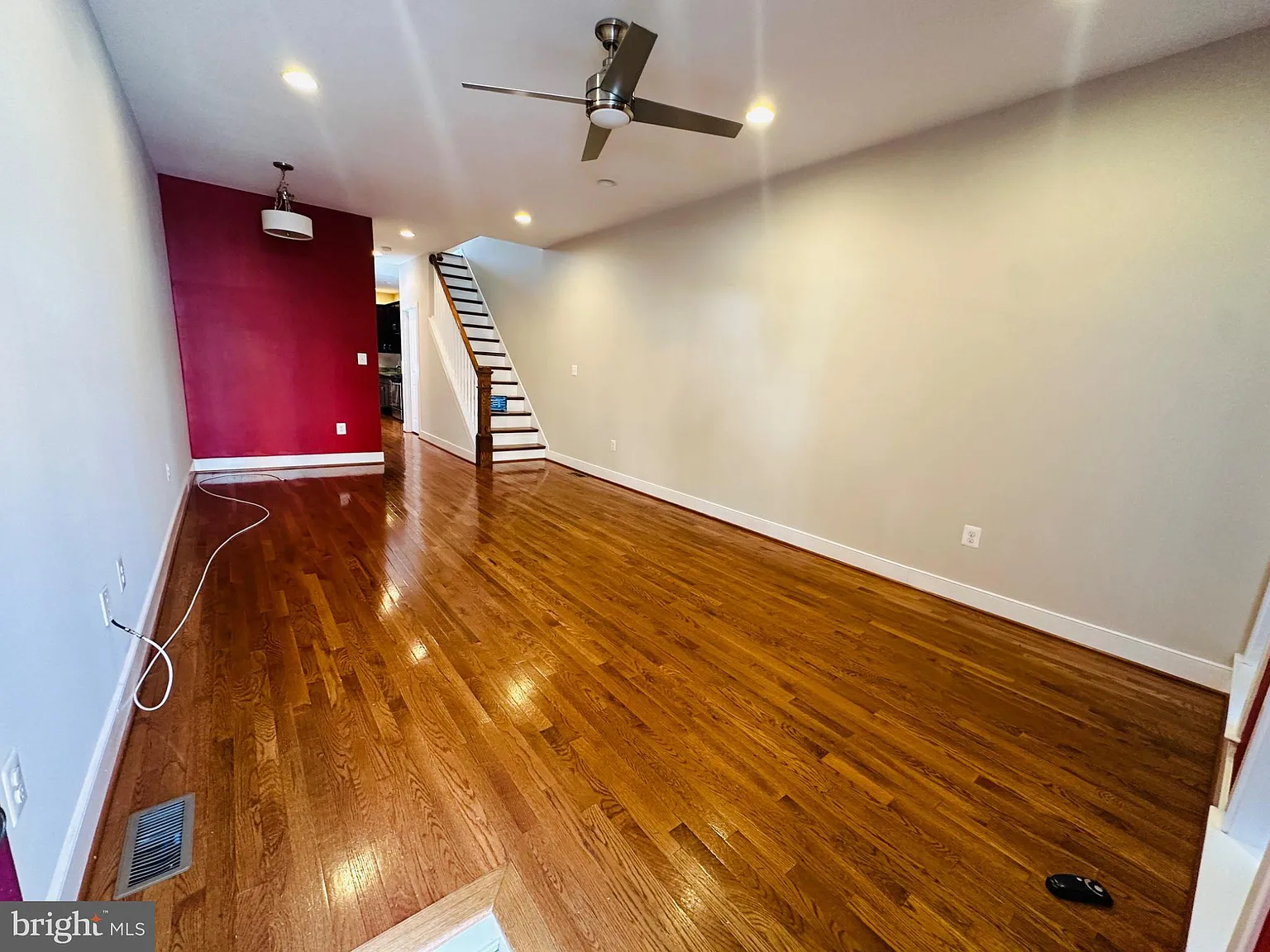 3 bed, 2.5 bath, 1800 sqft, $2,500 — Photo 2