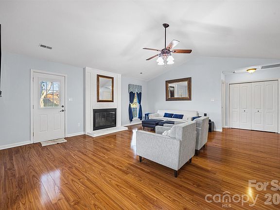 5th image of 2339 Olde Whitehall Rd