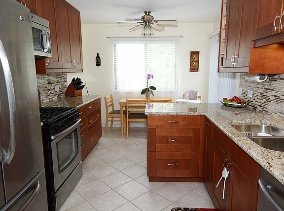 5th image of 277 Wilmette Ct Unit D2