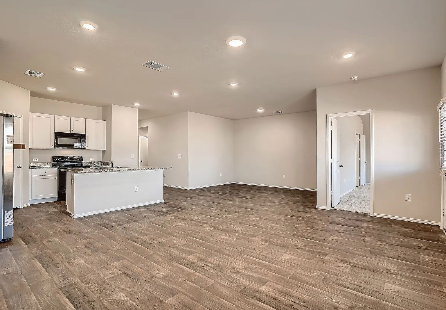 4 bed, 1845 sqft, $2,100 — Photo 3