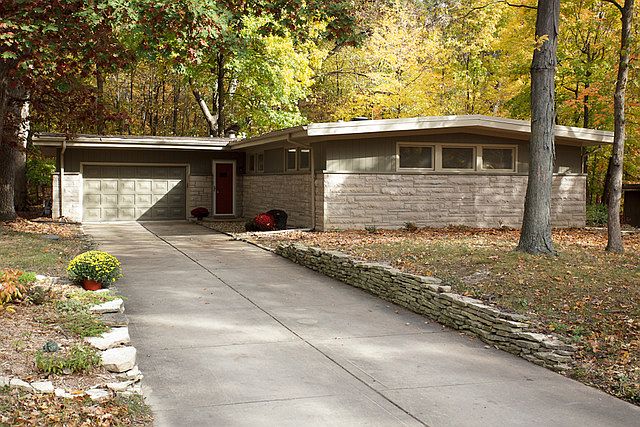 1st image of 32 Woodland Ct