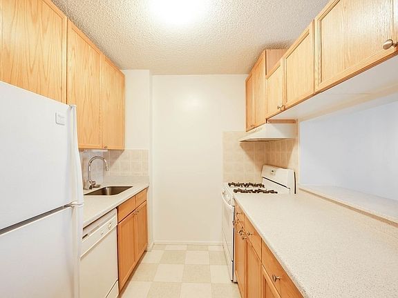 3rd image of 474 48th Ave APT 25D
