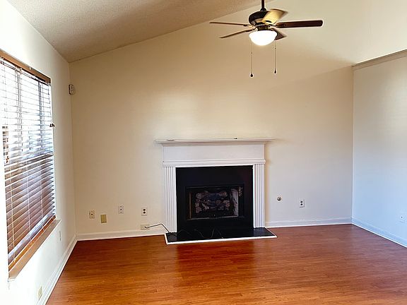 3rd image of 412 Edgewood Dr