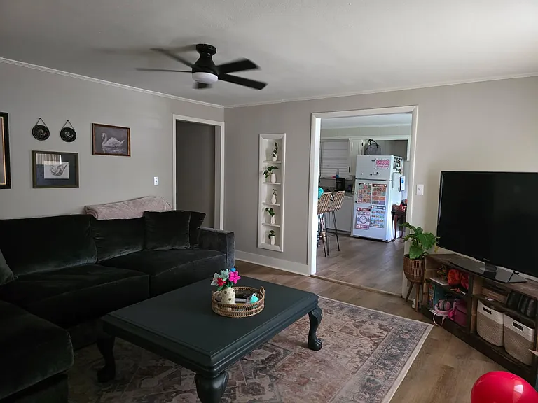 609 N Griffin St — Photo 4