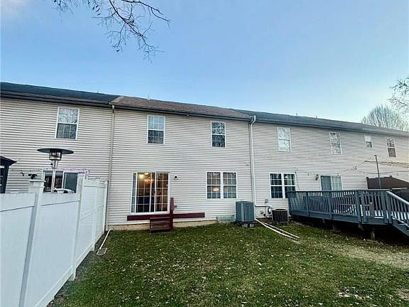 2nd image of 1530 Hawthorn Dr
