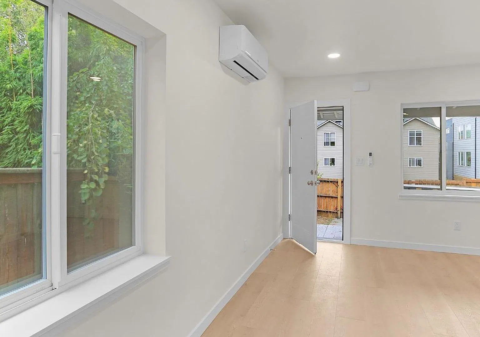 Magnolia's best - lower unit of Duplex — Photo 3