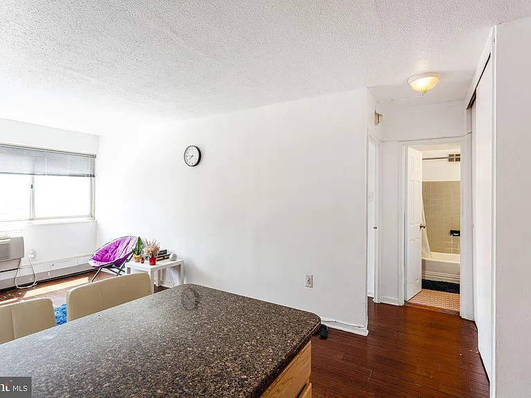 2101 Chestnut St #1012 — Photo 5