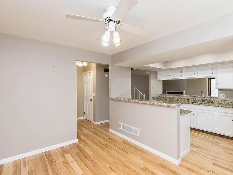 6674 Willow Grove Ln — Photo 11