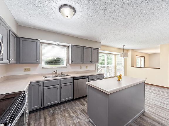 4th image of 849 Dunvegan Ct