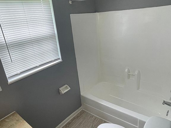 2nd image of 2529 Hilltop Cir